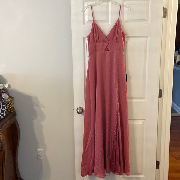 Lulus Dresses & Skirts - Lulus Dress length 57” bust 30” brand new with tag it is maxi dress and beautifu